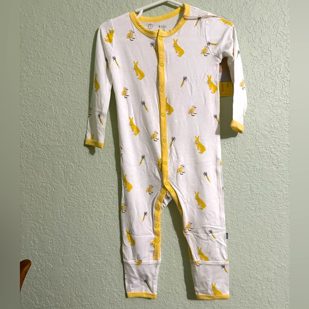 Bamboo long all snaps brand new with tags! Retired Kyte baby print